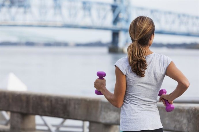 Realizar al menos 150 minutos de ejercicio semanal reduce a la mitad el riesgo de muerte en mujeres