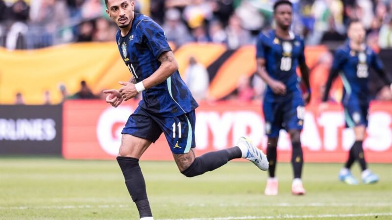 Raphinha sufre lesión con Brasil y estará fuera de las canchas más de un mes