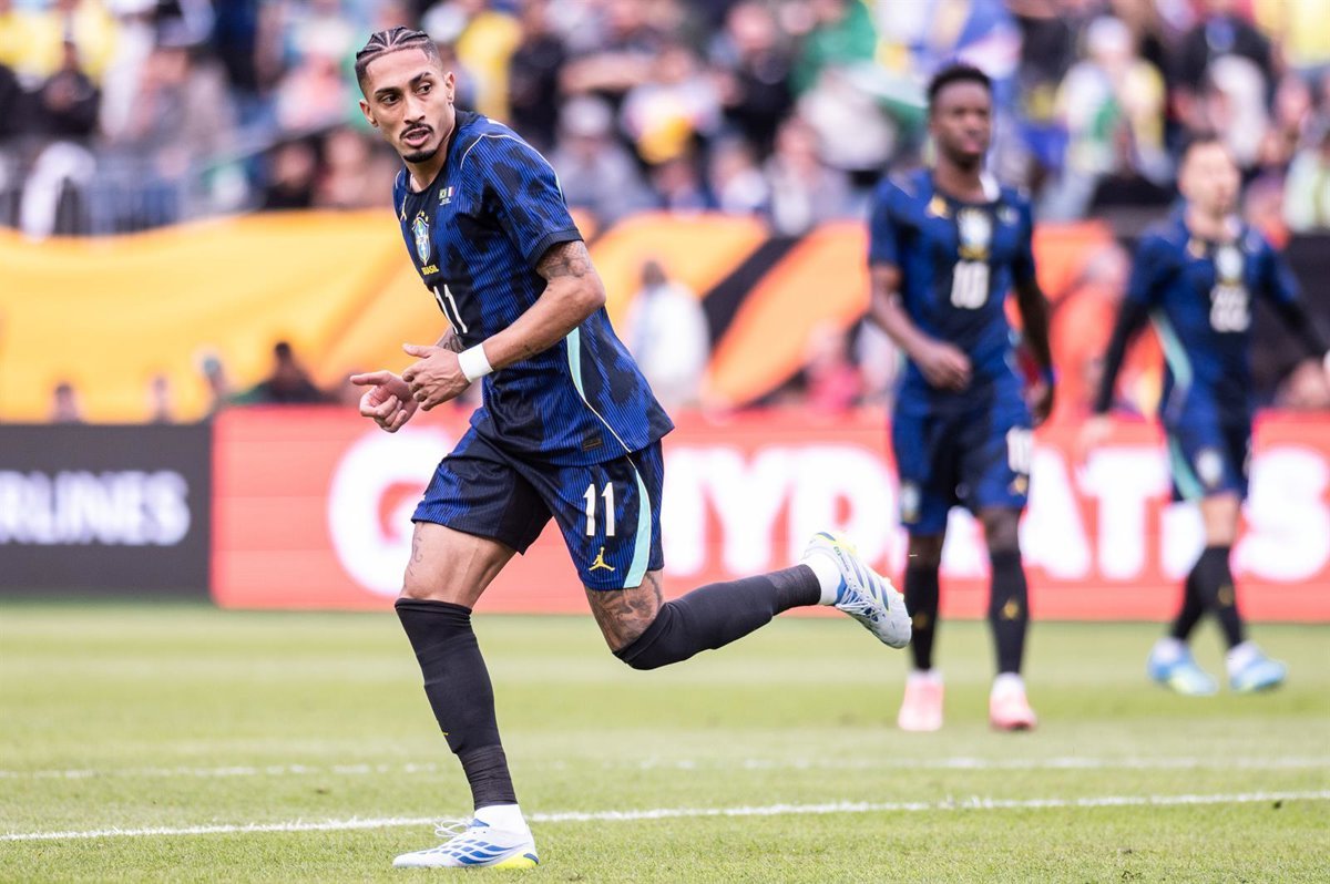 Raphinha sufre lesión con Brasil y estará fuera de las canchas más de un mes