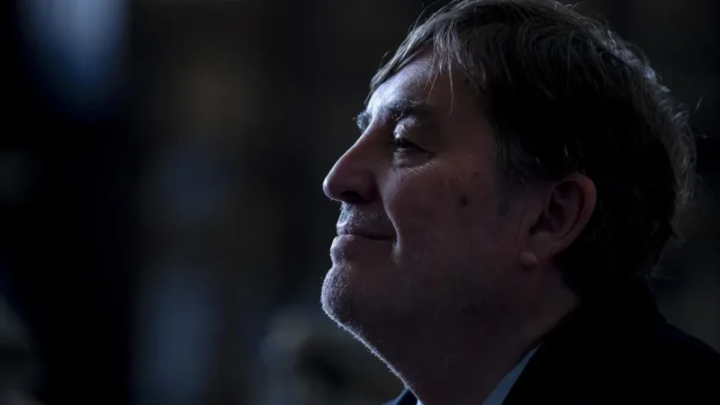 Luis García Montero vuelve a la novela con ‘La mejor edad’, que se publicará el 8 de abril.