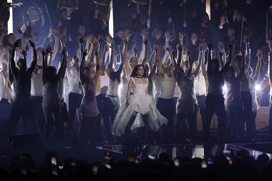 Rosalía cancela su actuación en Milán debido a problemas de salud por intoxicación alimentaria