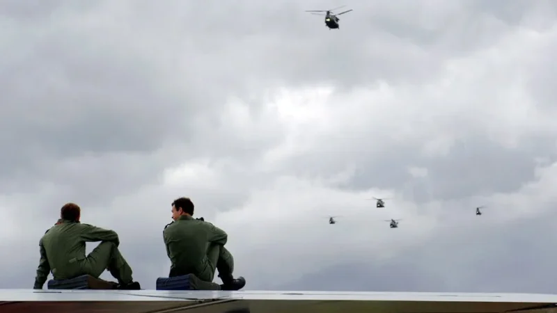 El primer bombardero estadounidense llega a Inglaterra para participar en la guerra en Irán