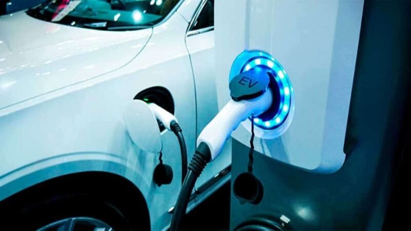 Ahorra en el IRPF con tu coche eléctrico en 2026: requisitos y ayudas disponibles en España