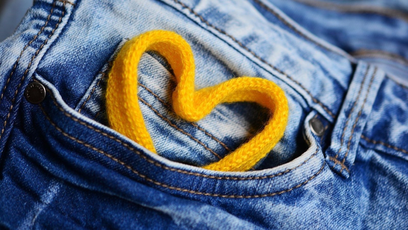 El pacto por la moda circular en Cataluña pretende reutilizar el 60 % de la ropa y minimizar