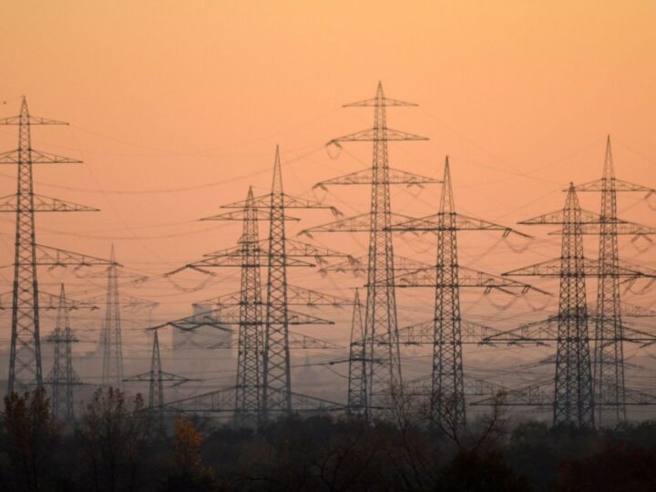 MITECO inicia un proceso esencial para impulsar las renovables y el empleo local en España