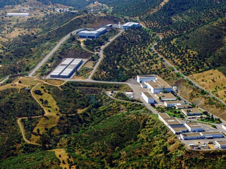 Los ecologistas celebran la transformación del cementerio nuclear en una planta solar en España