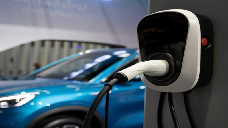 Renault presenta Plug Inn para unificar la recarga eléctrica en Europa y potenciar el coche