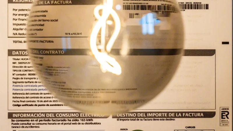 El recibo de la luz disminuye un 5% en marzo gracias a la reducción de impuestos sobre la