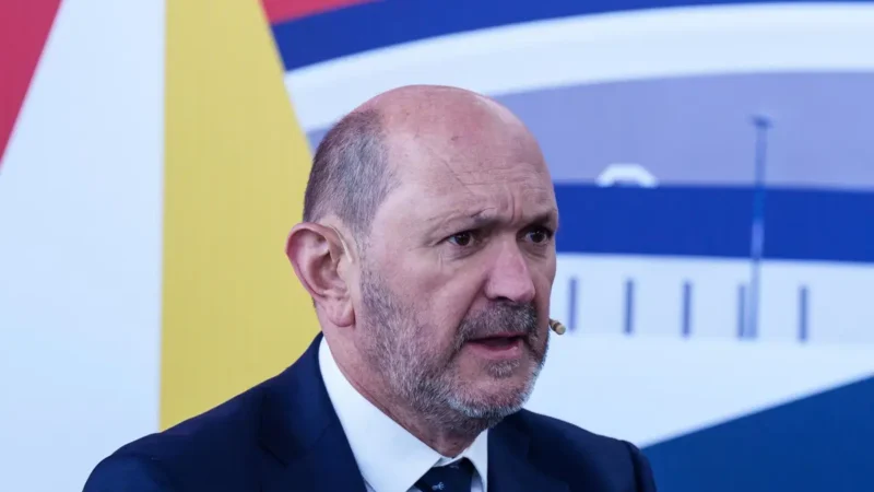 Condenamos los cánticos xenófobos y cualquier forma de discurso de odio que atente contra la