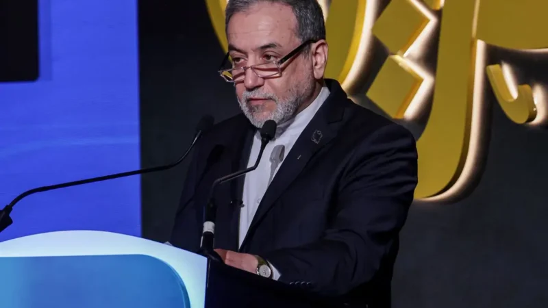 Irán reconoce conversaciones con el enviado de EEUU, pero afirma que su confianza es inexistente