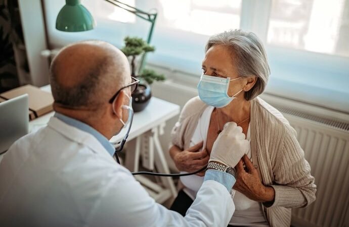 El deterioro pulmonar podría justificar la gravedad de la gripe y la COVID en los ancianos