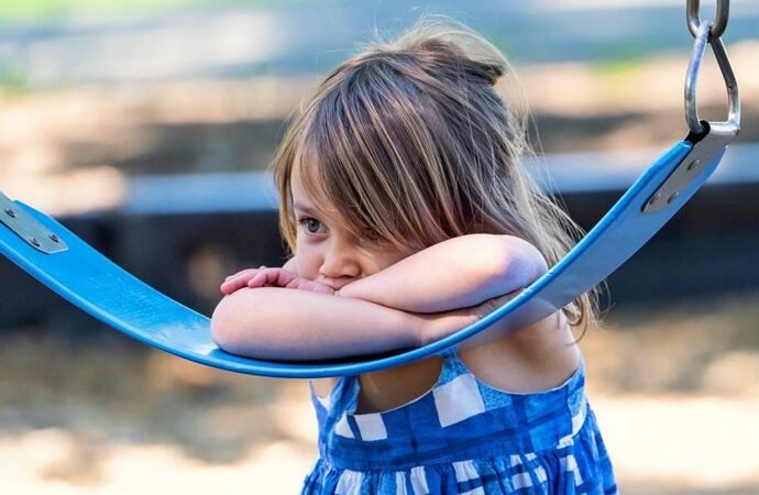 Qué es el ‘masking’ en niñas con autismo y por qué muchas tardan años en recibir su diagnóstico