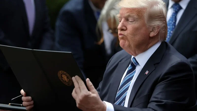 El petróleo aumenta un 6% tras el pronóstico de Trump sobre la apertura del estrecho de Ormuz