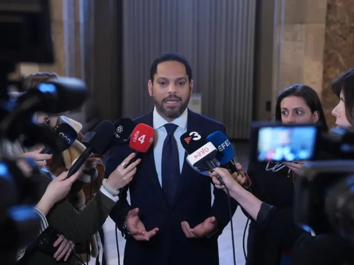 Vox envía carta a Feijóo, acusándolo de lanzar un ataque brutal con insidias sobre