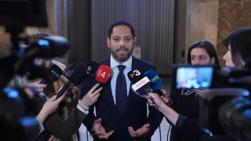 Vox envía carta a Feijóo, acusándolo de lanzar un ataque brutal con insidias sobre