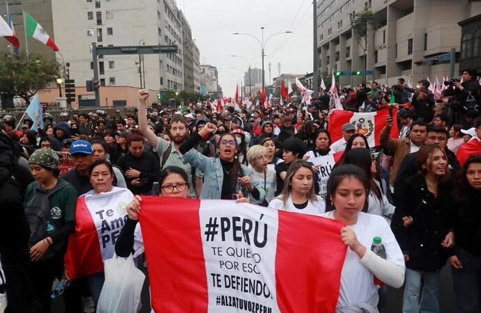 Perú inicia un nuevo proceso electoral en medio de una crisis política y con numerosos candidatos