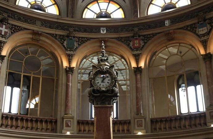 El Ibex 35 avanza un 3,39% y se mantiene por encima de los 18.000 puntos tras la tregua de EEUU e