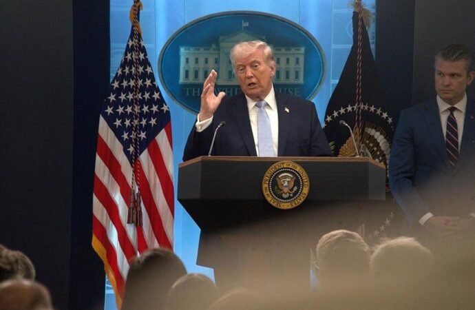 Trump señala que colaborará con Irán para frenar el enriquecimiento de uranio a cambio de