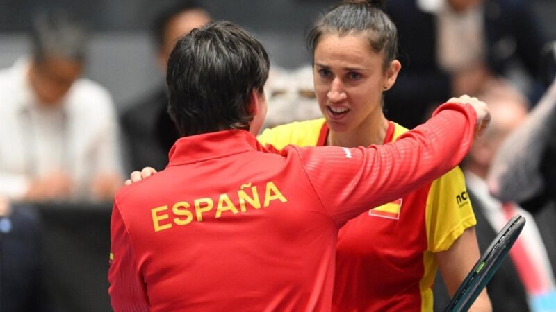 España logra su clasificación para las Finales de la BJKC, un gran éxito para el equipo.