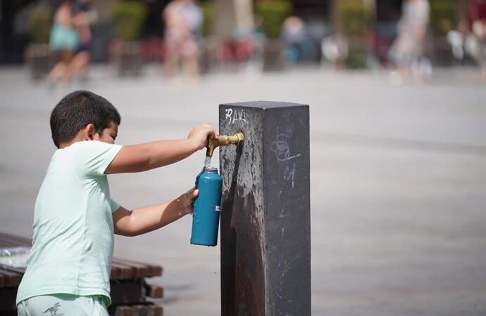 Cuidado con las botellas reutilizables: tapas y juntas pueden albergar bacterias que causen