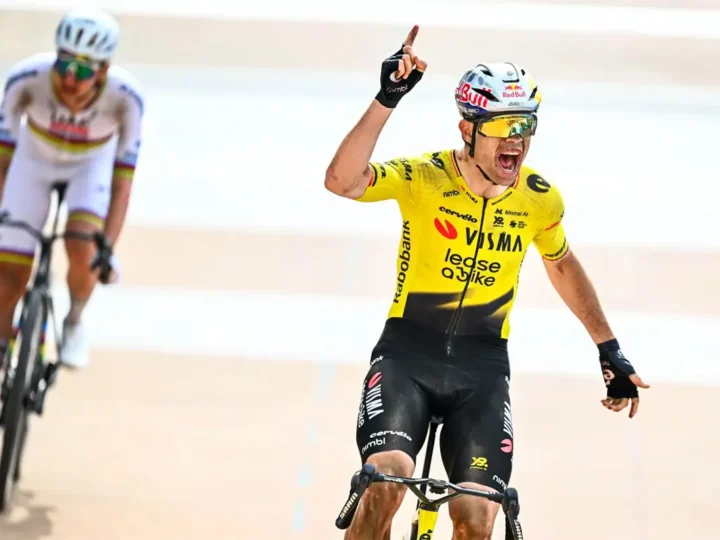 Van Aert supera a Pogacar en el velódromo y se proclama campeón de la París-Roubaix