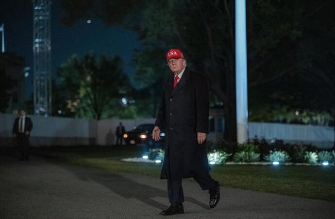 Trump menciona que «numerosos barcos» están en camino a EE.UU. por petróleo tras el cierre en