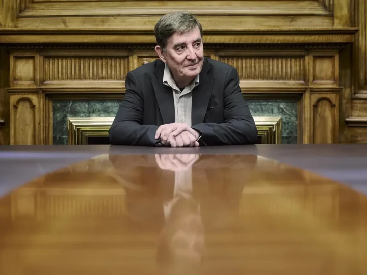 García Montero vuelve a la novela con ‘La mejor edad’: «El machismo busca que me sienta