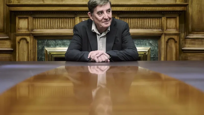 García Montero vuelve a la novela con ‘La mejor edad’: «El machismo busca que me sienta