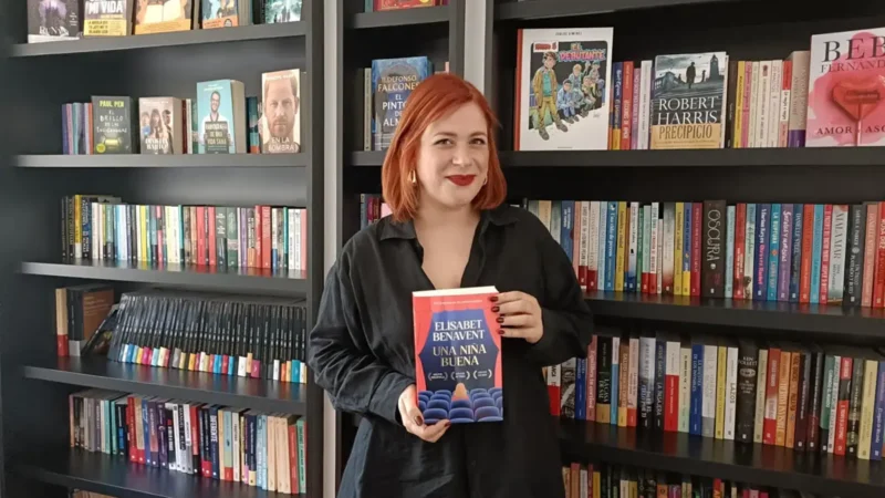 Elísabet Benavent presenta ‘Una niña buena’: «Reconozco que la ficción romántica perpetuó