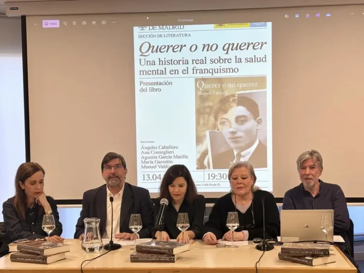 Manuel Valdivia estrena su primera novela, ‘Querer o no querer’, que explora memoria y salud mental
