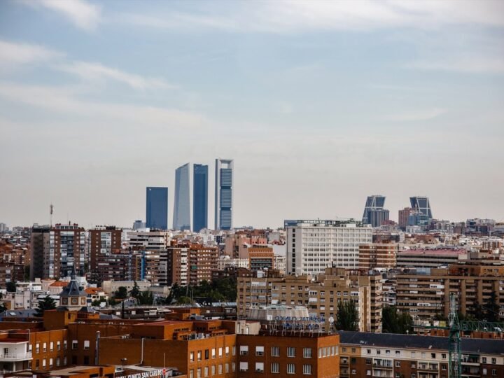 España desciende al 15º lugar en el ranking de Kearney sobre atractivo para la inversión