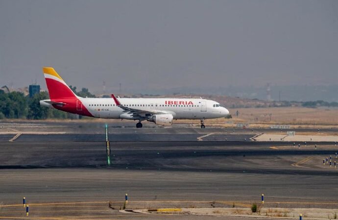 Bruselas asegura que no hay riesgo inminente de cancelaciones de vuelos por falta de combustible