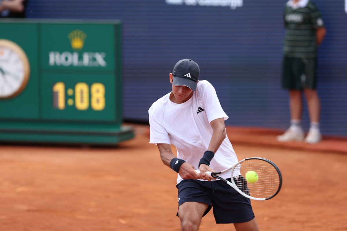 Fils despierta de su sueño en Barcelona y jugará la final contra Rublev