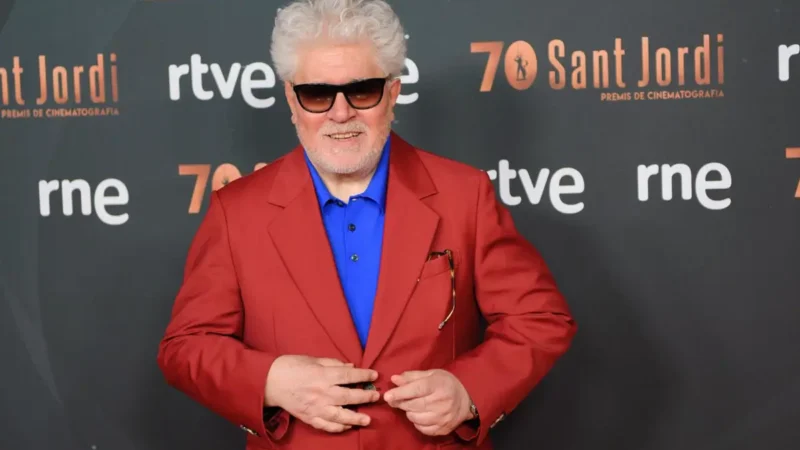 Almodóvar celebra el cine en los Premis RNE Sant Jordi: «Hacer películas es esencial para mí