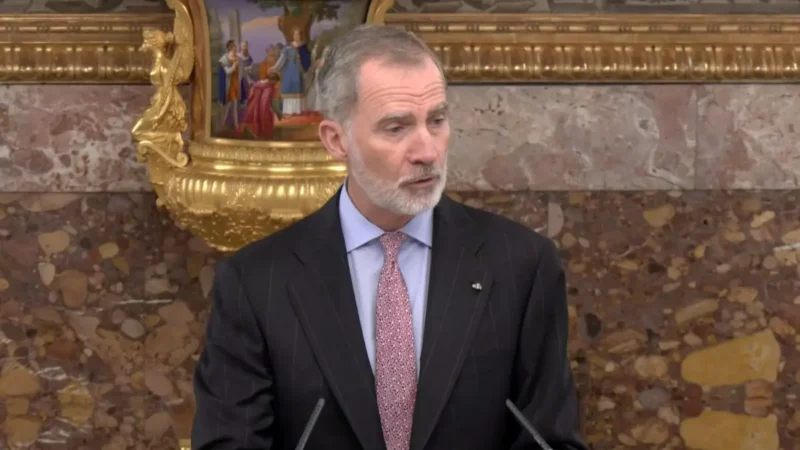 El Rey rinde homenaje a Celorio antes del Cervantes: «La literatura enseña la libertad
