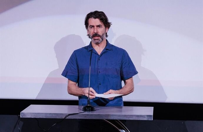 Eduardo Noriega explora el odio y el amor en ‘La Ahorcada’, señalando el poder de las relaciones