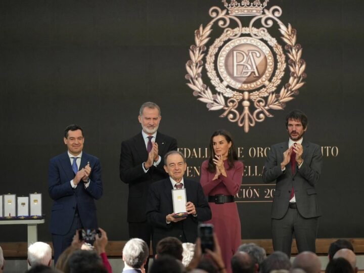 Rodrigo Bercovitz, catedrático, recibe el premio de divulgación de la propiedad intelectual del