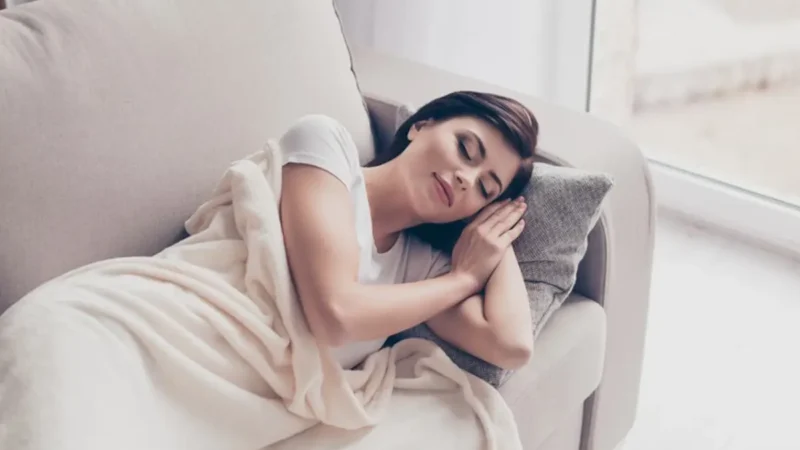 El riesgo de mortalidad aumenta un 30% al dormir antes de comer, según nuevos estudios.