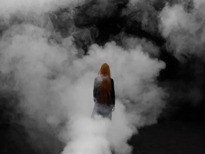 El CDN presenta «Tinieblas», una obra que explora la niebla como el principal elemento escénico