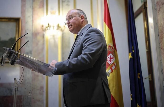 El PP sostiene que todos los casos llevan al «capo Sánchez» y critica su «escondite» y el silencio