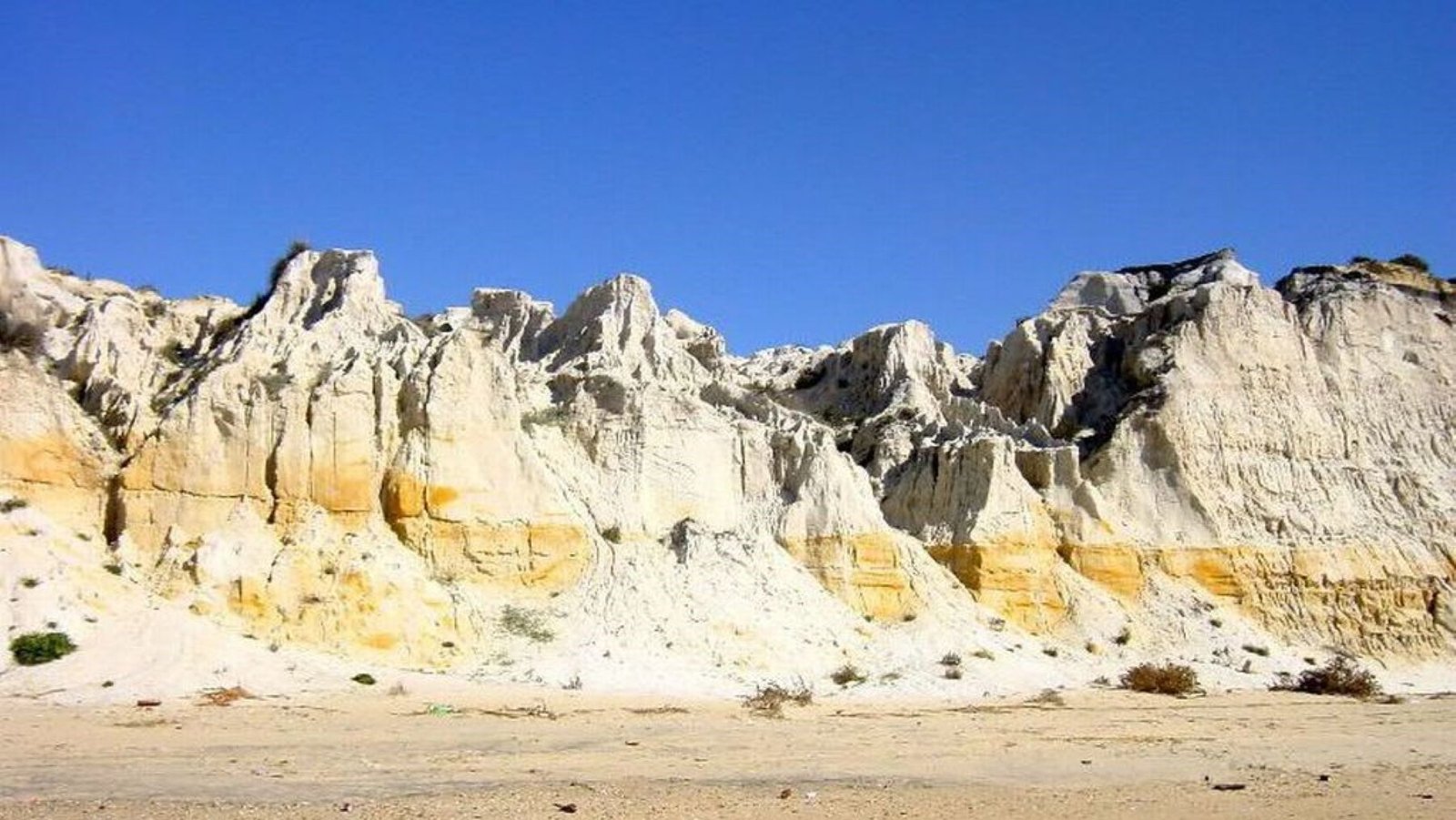 Las huellas de neandertales en Doñana inspiran un documental sobre su vida hace 150.000 años