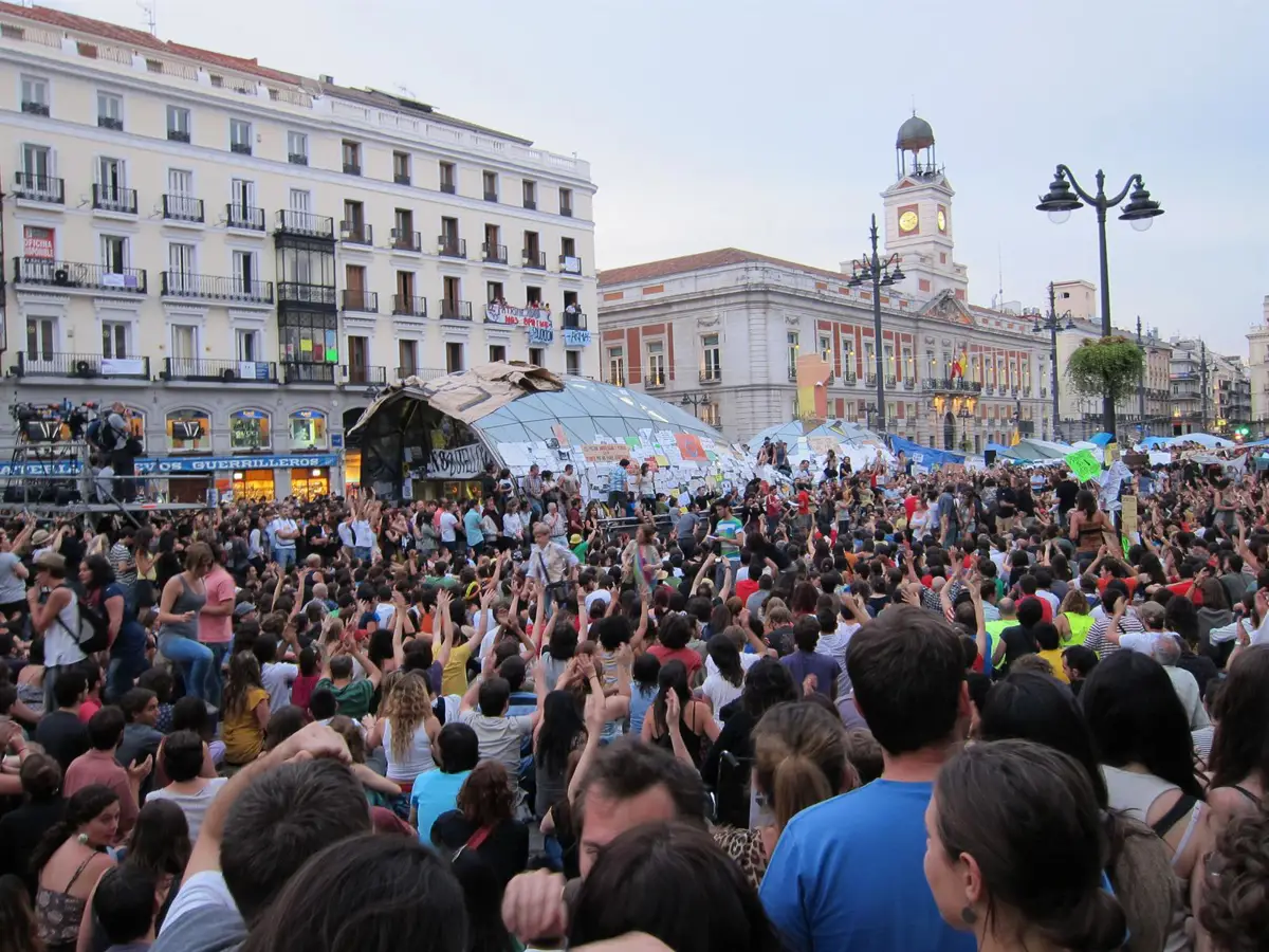 El 15M, origen de la nueva política, celebra 15 años al alzar la voz contra la indignación