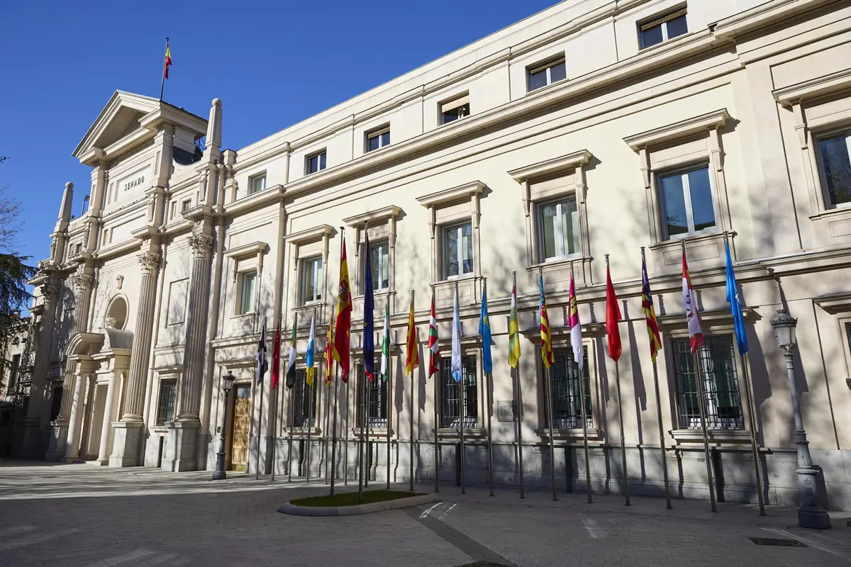 El Senado iluminará su fachada con los colores de la bandera de la Comunidad de Madrid por el 2 de
