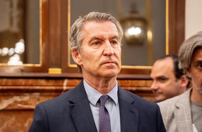 Feijóo solicita aclarar el incidente entre Vito Quiles y Begoña Gómez, recordando el acoso a los