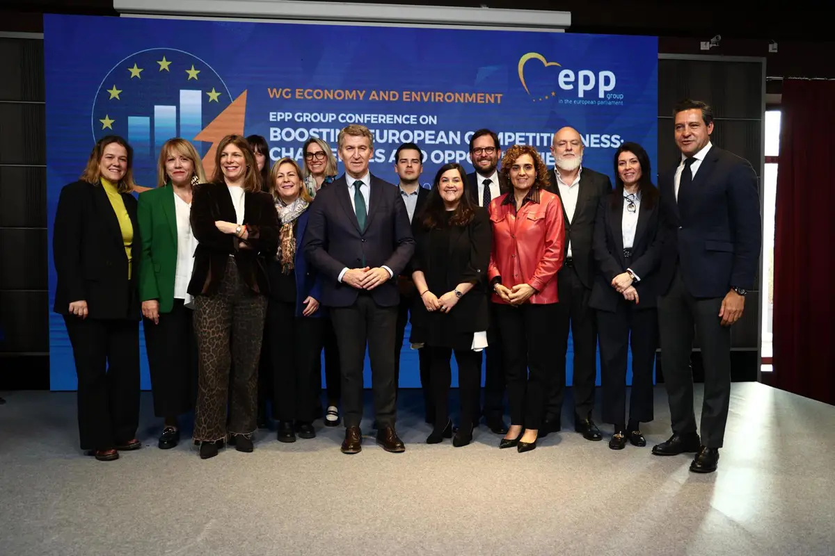 El PP no observa preocupación en Bruselas por los acuerdos con Vox en la UE y sugiere alternativas.