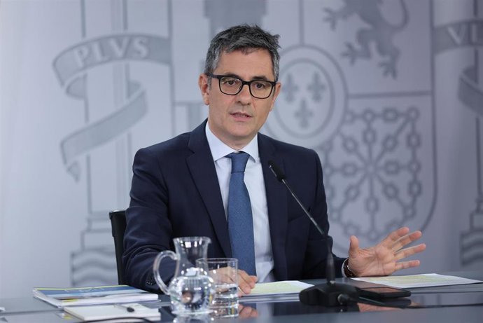 Bolaños rechaza las órdenes a la Fiscalía y acusa a Aldama de colaborar con el PPE. El PP critica