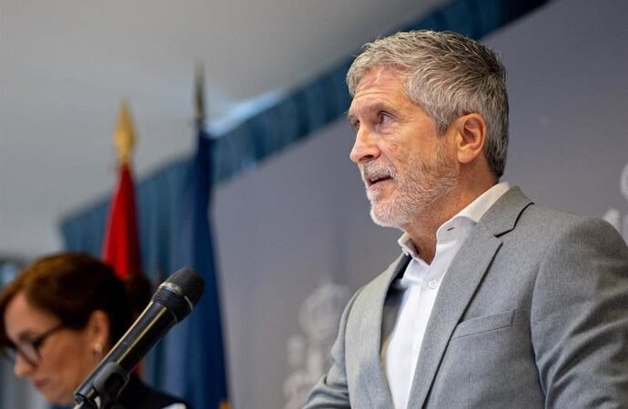 Marlaska expresa su pesar por el «lamentable accidente» de los guardias civiles en Huelva y
