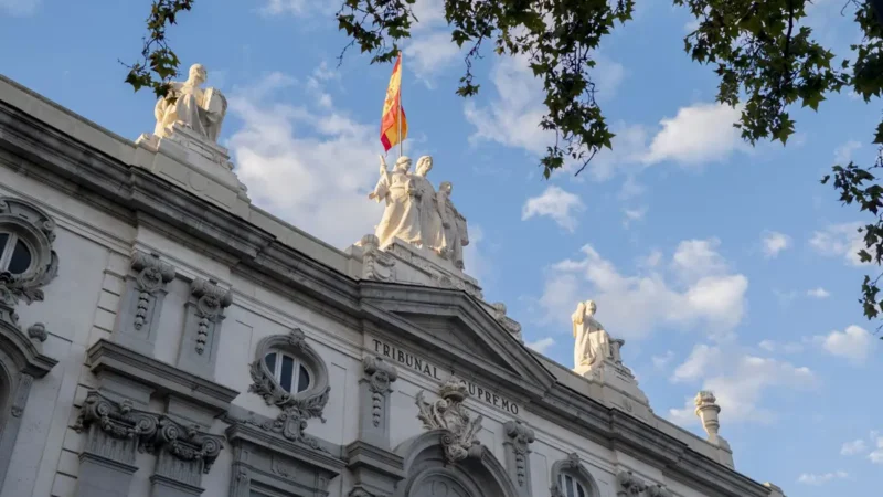 El Supremo examina el miércoles solicitudes para suspender la regularización de migrantes