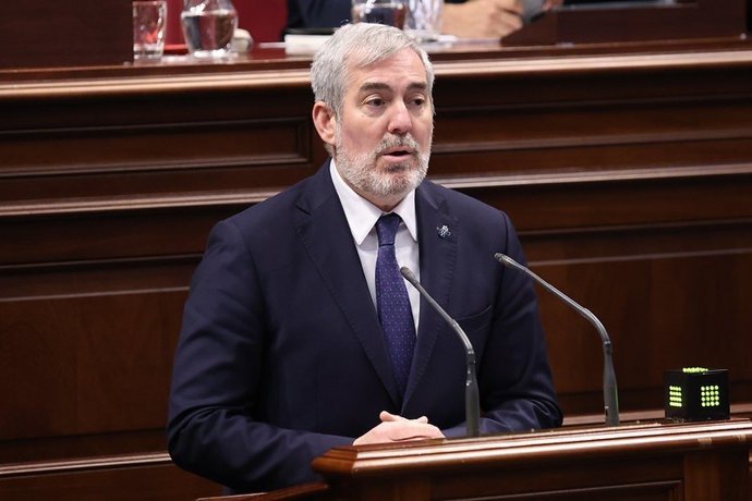 Clavijo denuncia que el Gobierno ocultó información sobre contagiados en el crucero y recibe