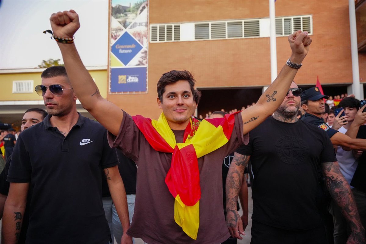 El Congreso suspende temporalmente la acreditación de prensa a Vito Quiles y Bertrand Ndongo amid